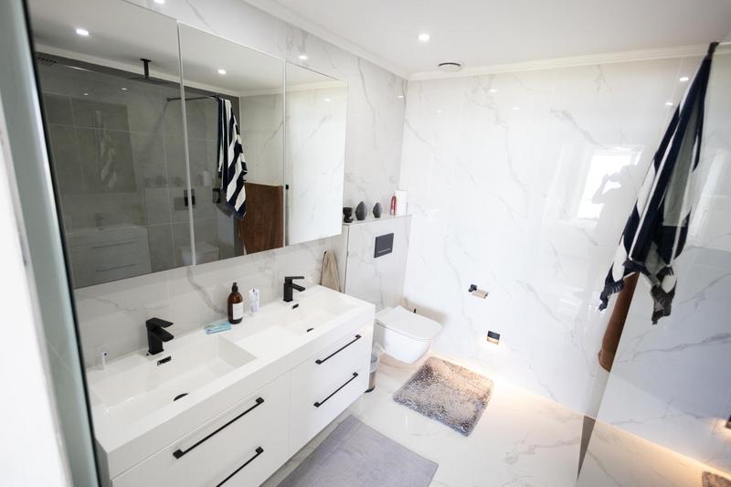 2 Bedroom Property for Sale in Dolphin Beach Western Cape